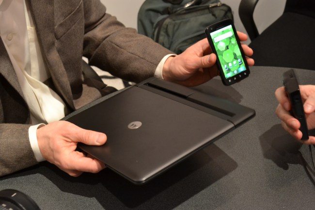 motorola-atrix-laptop-and-phone-separate-ces-2011