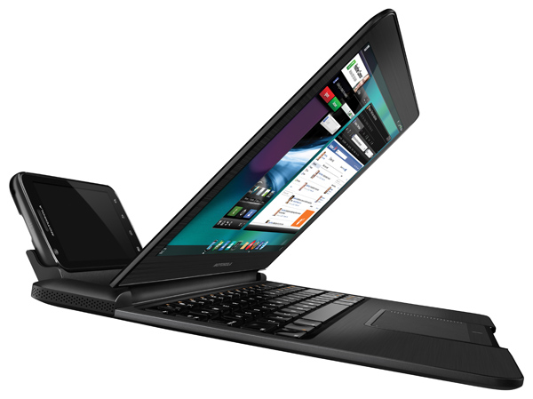 motorola-atrix-with-laptop-dock-promo-shot