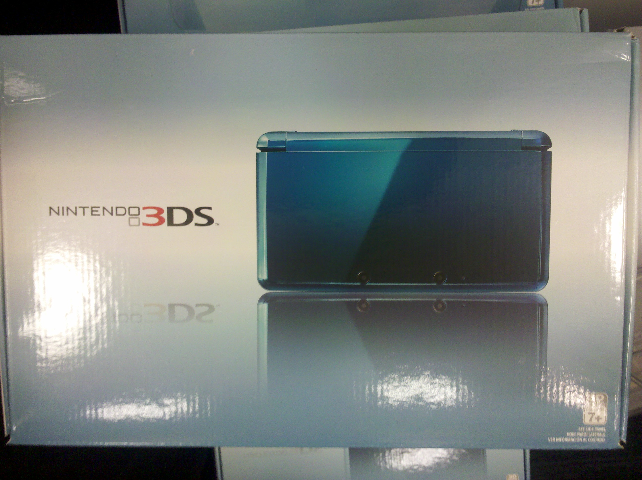 nintendo-3ds-launch-event-3ds-box