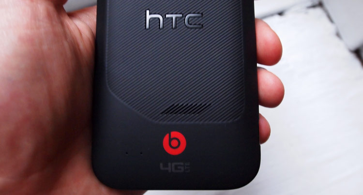 htc-rezound-review-back-beats-audio-logo