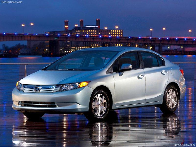 2012 Honda Civic hybrid front three-quarter