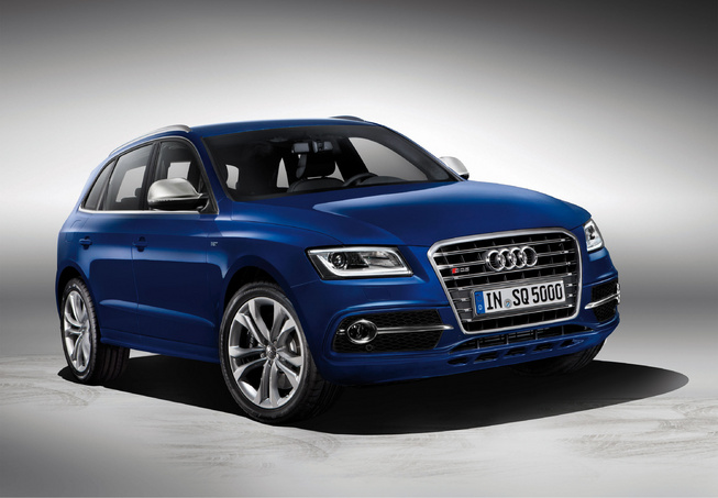 Audi SQ5 gray background front three quarter view