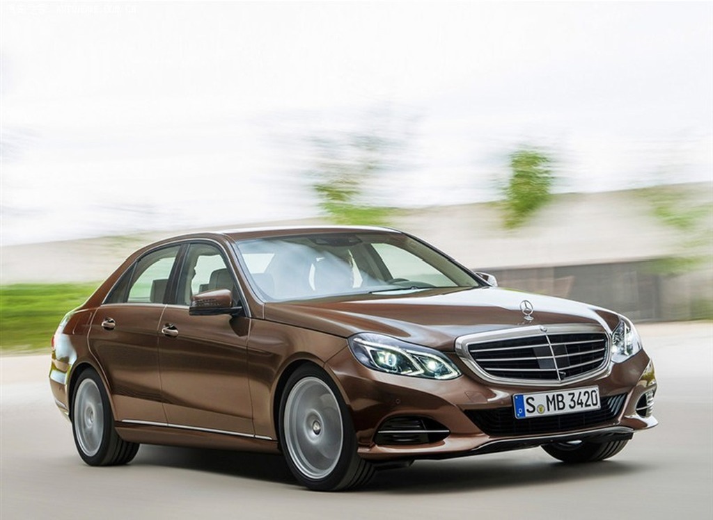 2014 Mercedes-Benz E-Class sedan front three quarter motion