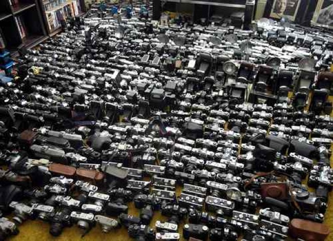 ebay-vintage-camera-collector-auctions-off-1000-cameras-1