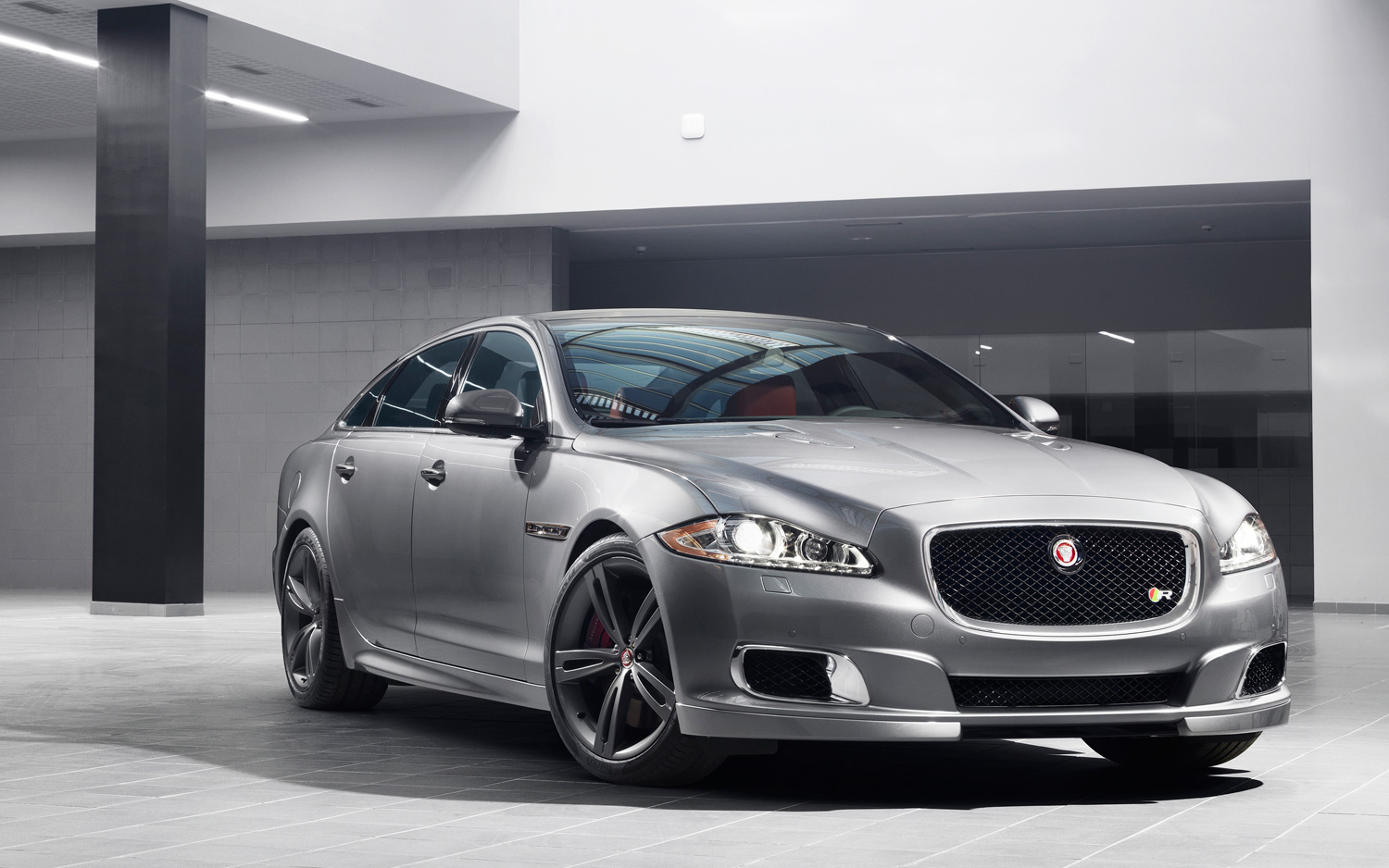 2014 Jaguar XJR front three quarter