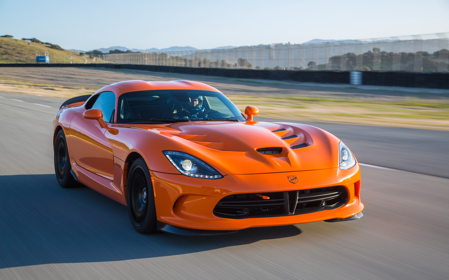 2014 SRT Viper TA front three quarter