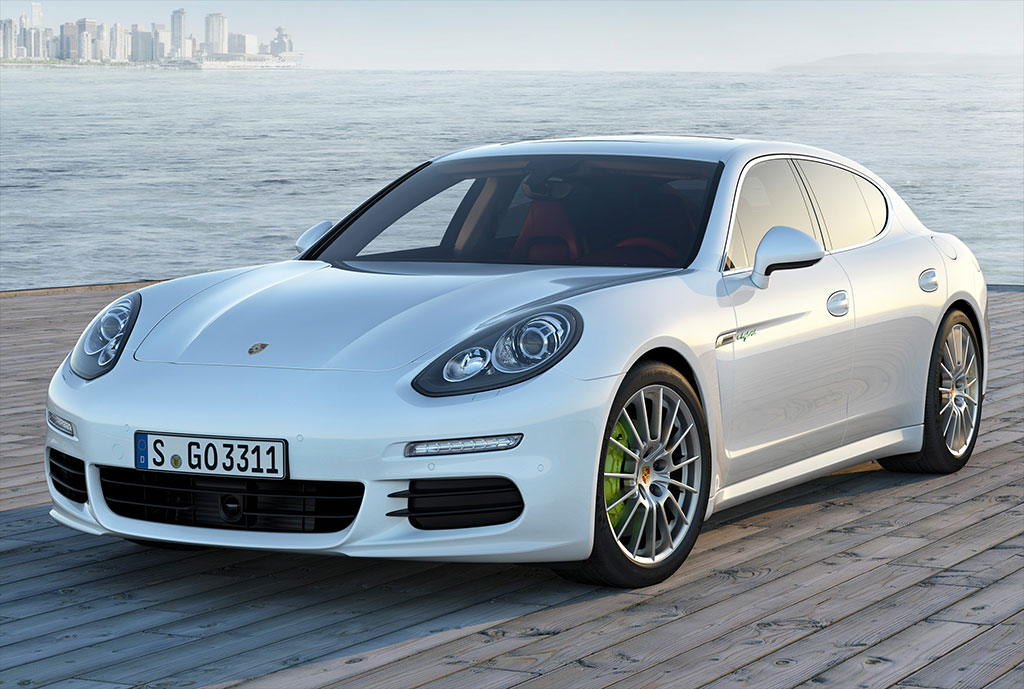 2014 Porsche Panamera S E-Hybrid front three quarter