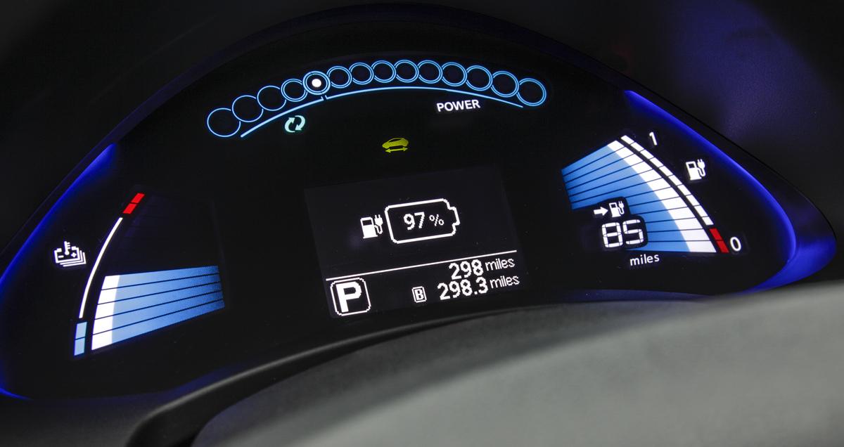 Nissan LEAF dash