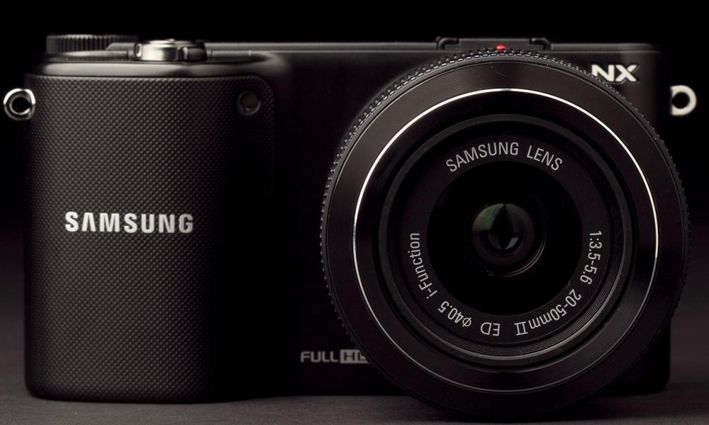 Samsung NX2000 Camera front