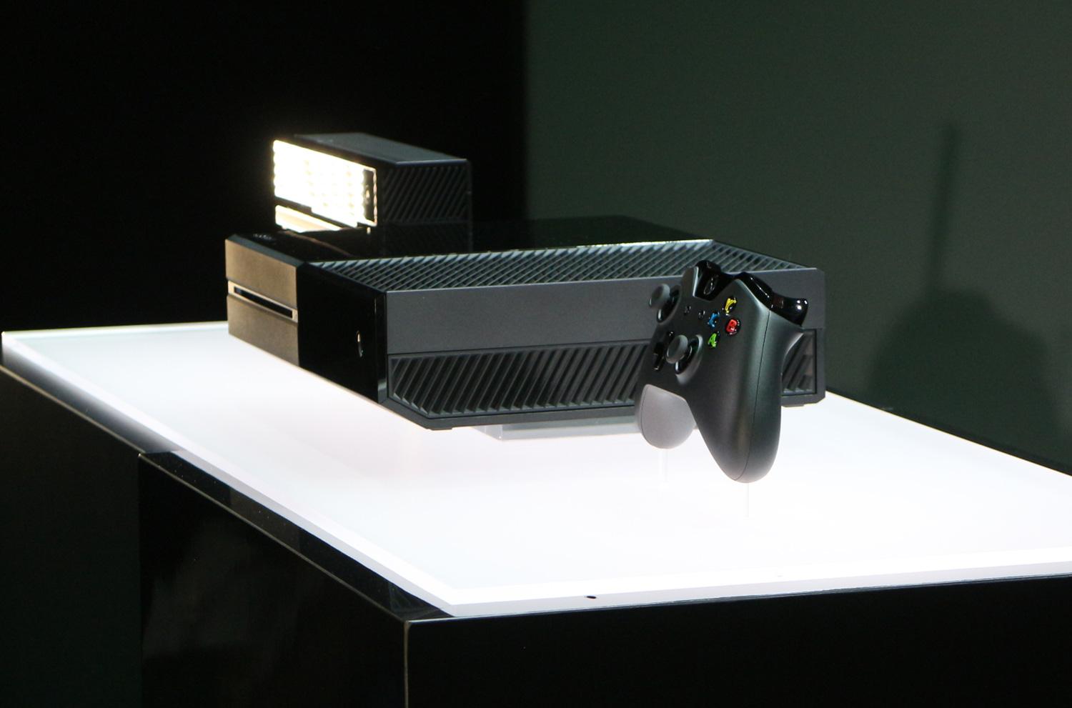 xbox-one-event-console-side