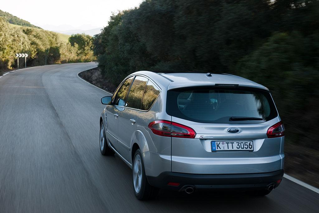 2013 Ford S-Max rear three quarter