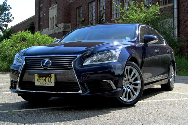 2013 Lexus LS600h L front angle