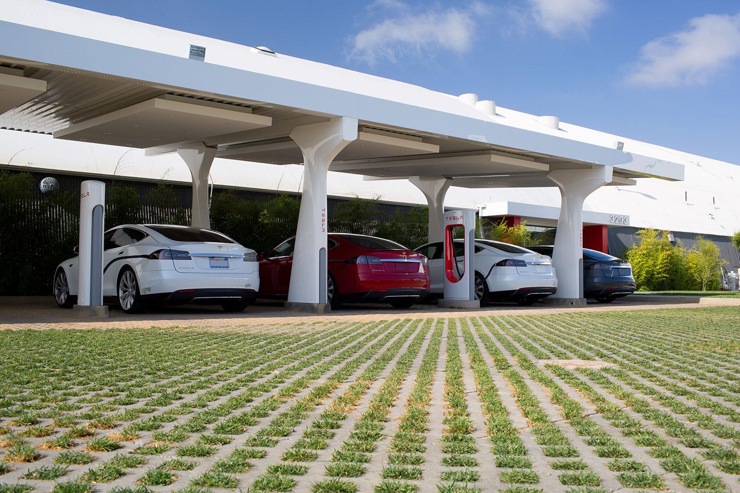 is elon musk planning world domination through solar power and electric cars header
