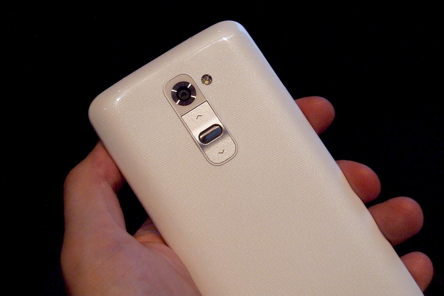 lg g2 hands on rear camera angle