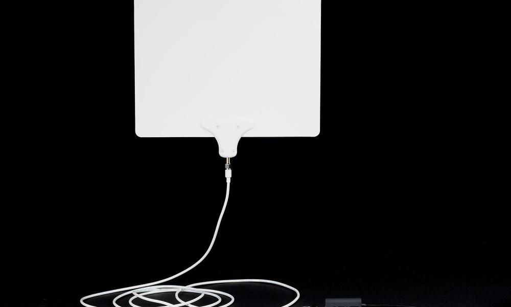 mohu leaf ultimate hdtv antenna review front