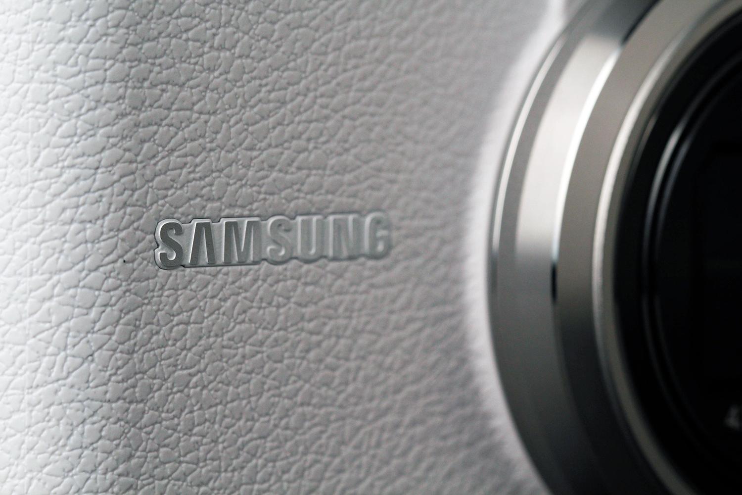 Samsung-WB350F-logo-macro