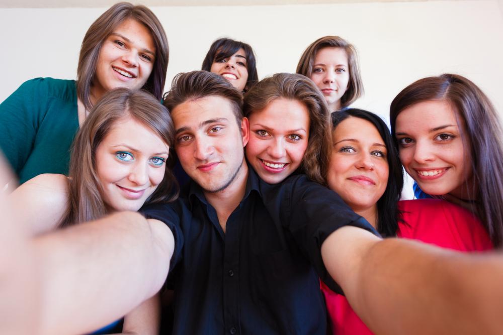 selfie shocker photos causing spread of head lice expert says