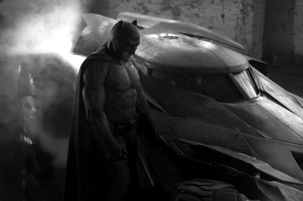 zack snyder ben affleck and batmobile bnhzak2cmaamx8z