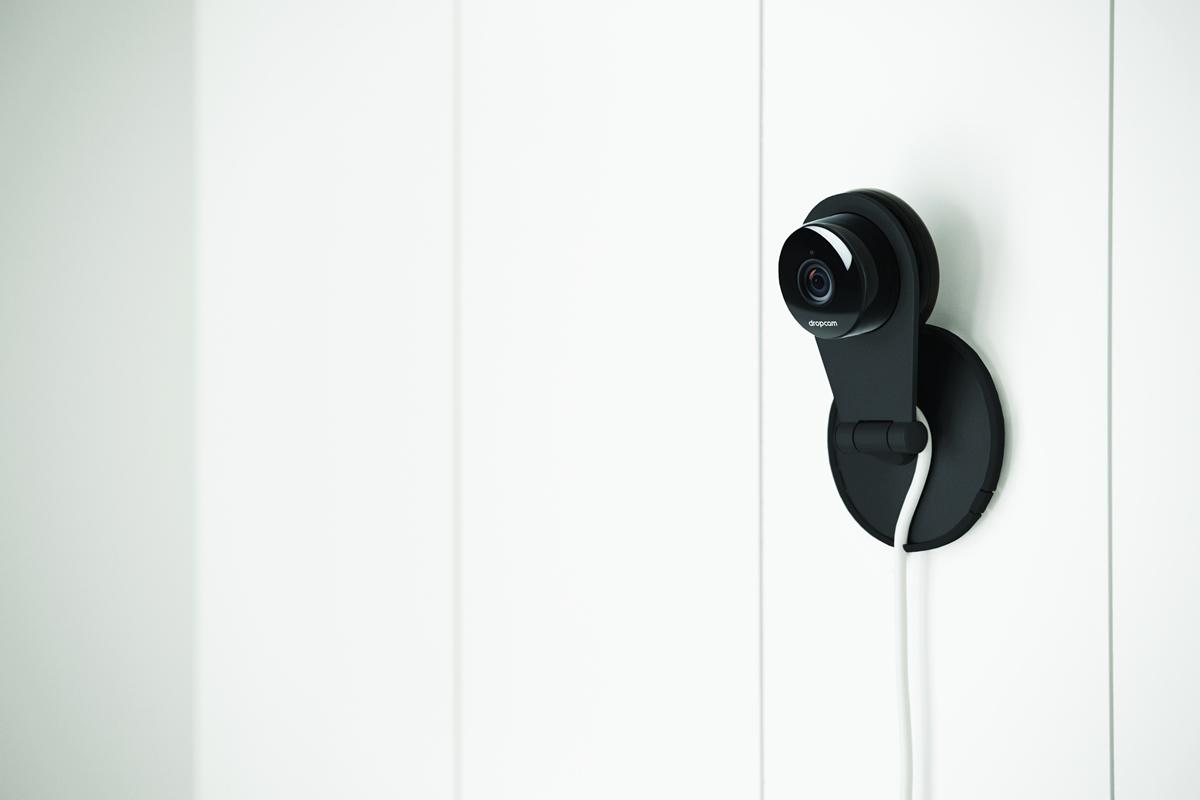 DropCam-PRO_Wall_B_300dpi