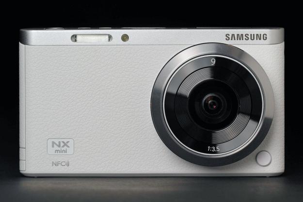 Samsung NX Mini front