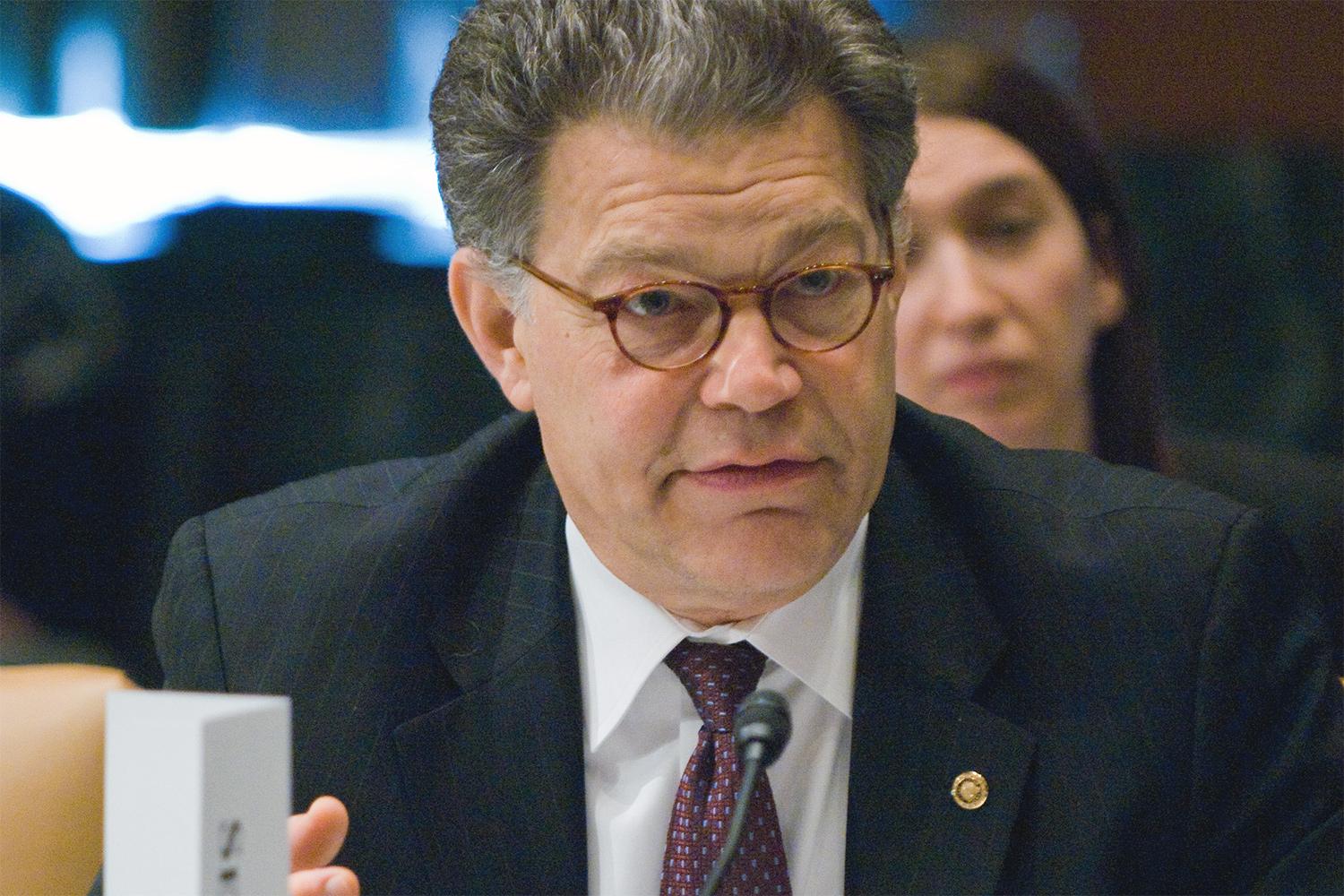 al franken wants the ftc to examine apple musics practices senator