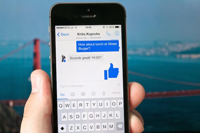 woman serves divorce papers on facebook messenger