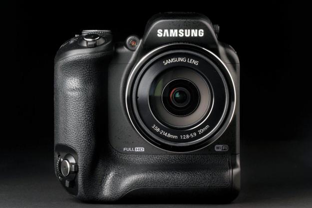 Samsung WB2200F front