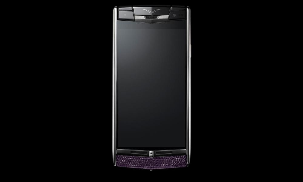 Vertu Signature Touch review front