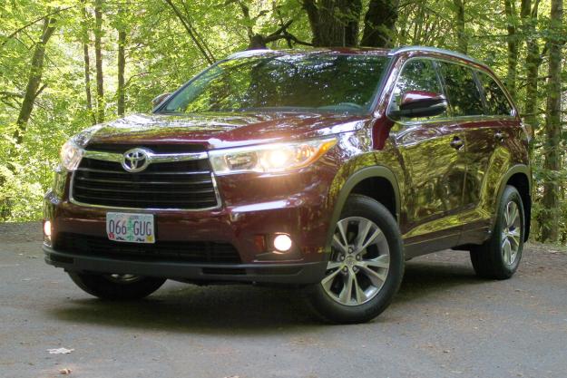 2014 Toyota Highlander XLE front angle main