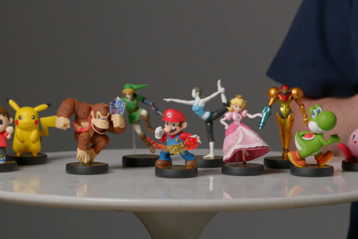 Several Super Smash Bros. amiibo sit on a display.