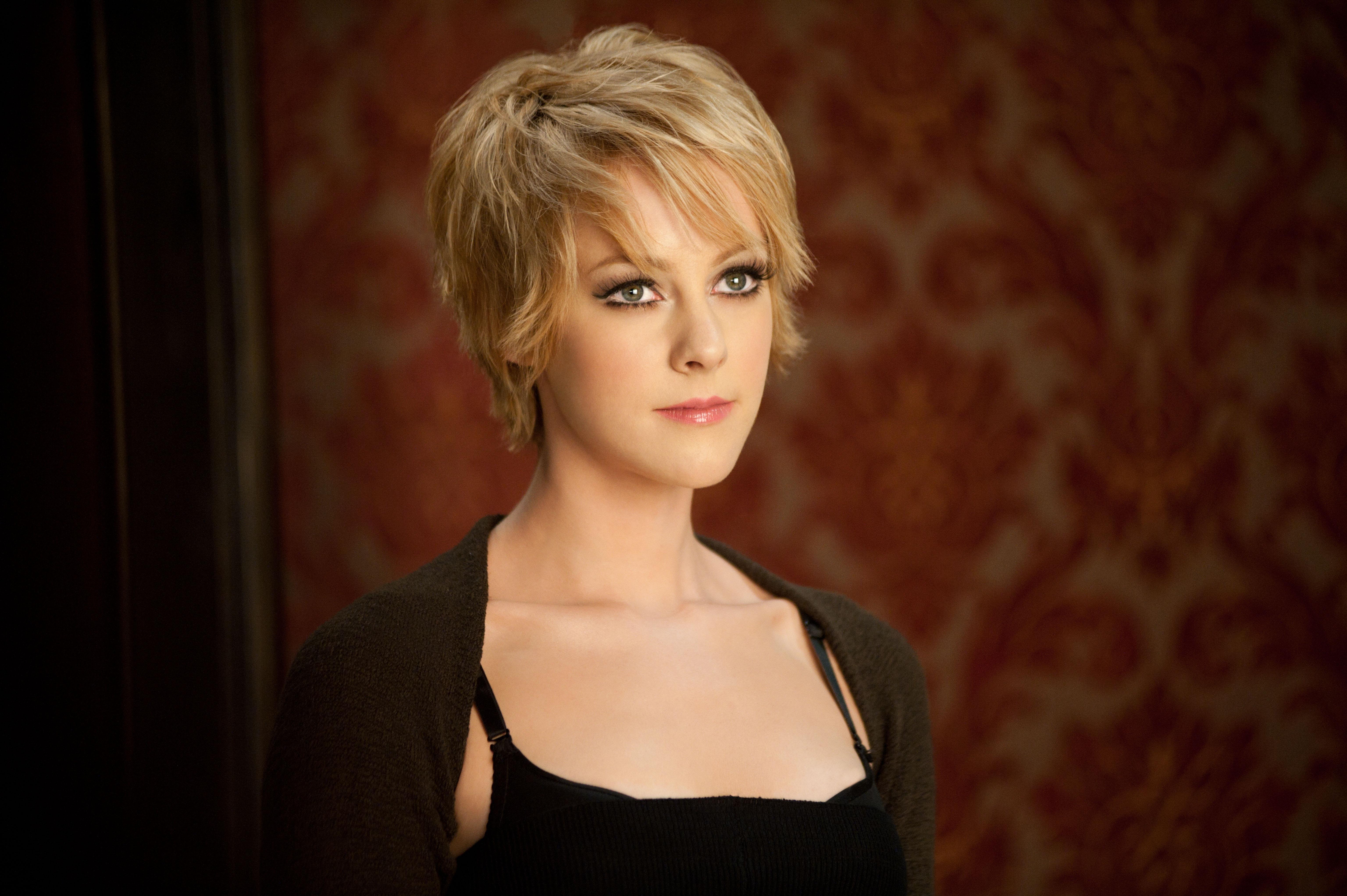 jena malone rumored play female robin batman v superman dawn justice sucker punch