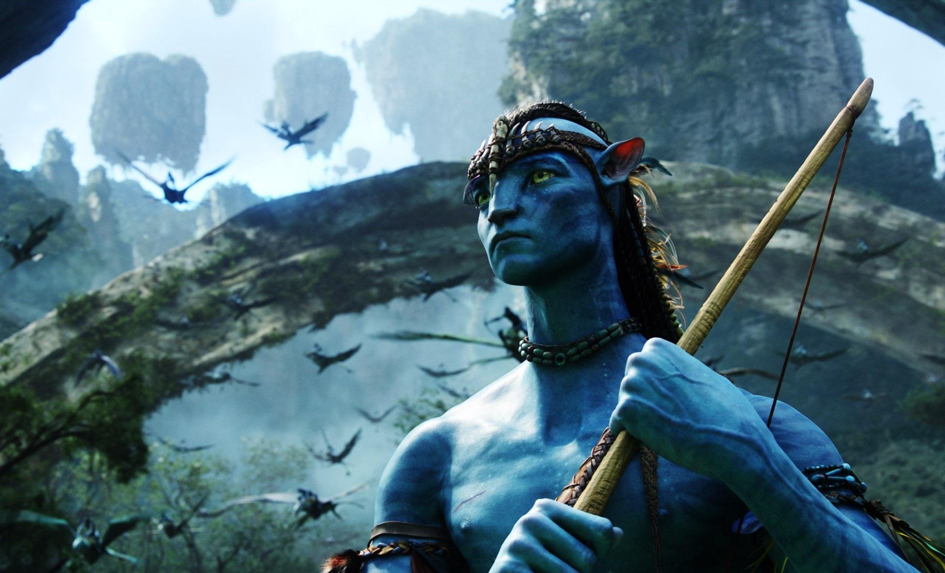 An alien preps to fight in Avatar.