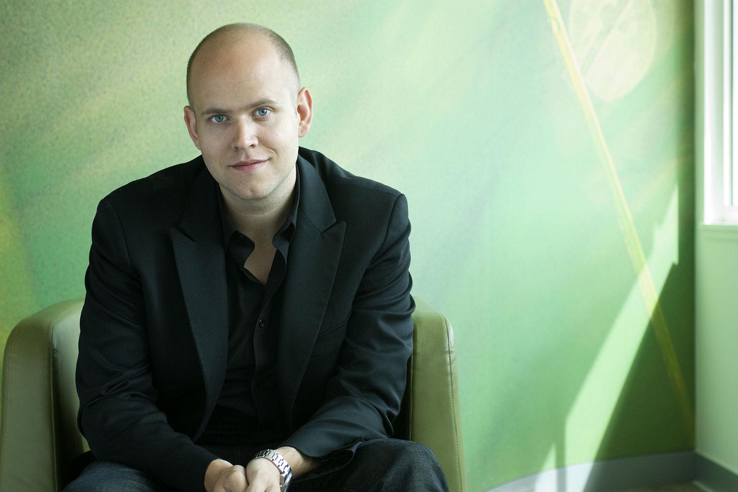 spotify ceo daniel ek isnt worried about apple music chair