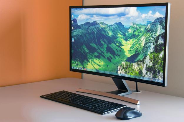 Samsung SD590C curved monitor hero 1