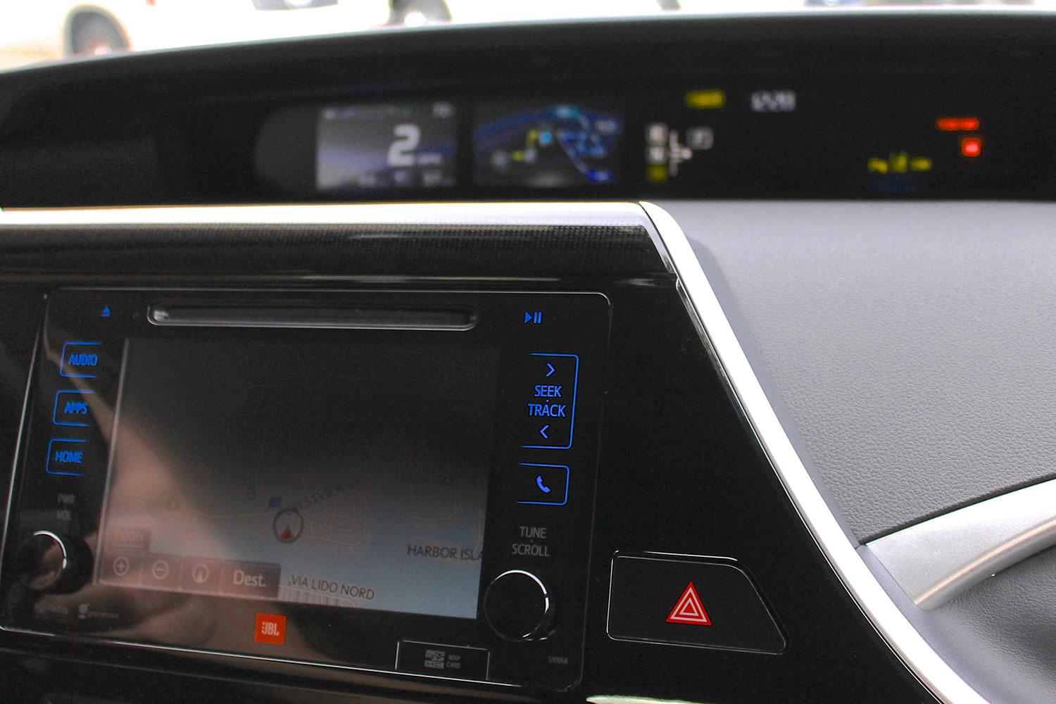 2015 car of the year awards 2016 toyota mirai console