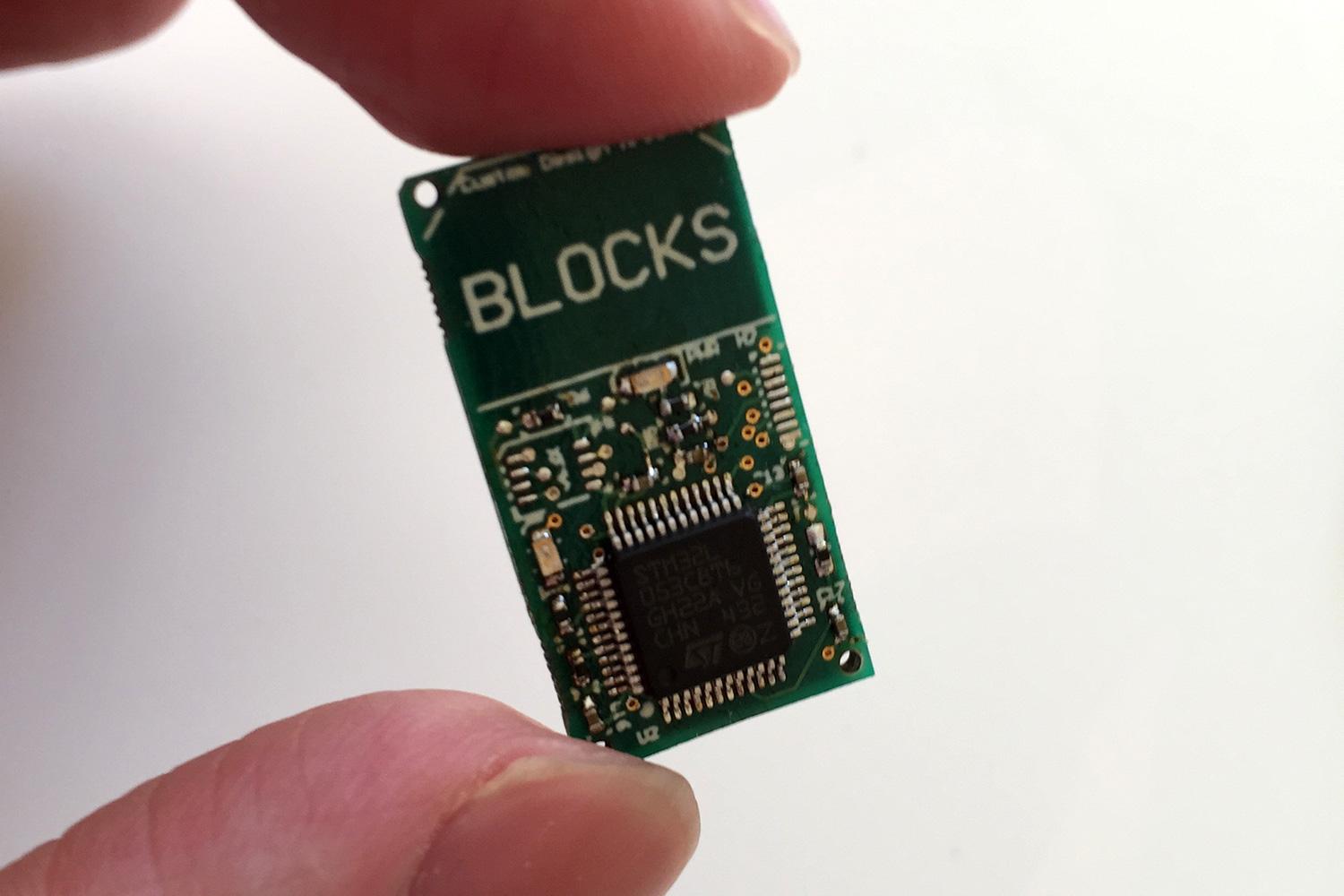 Blocks Smartwatch Press
