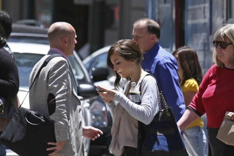 texting-while-walking