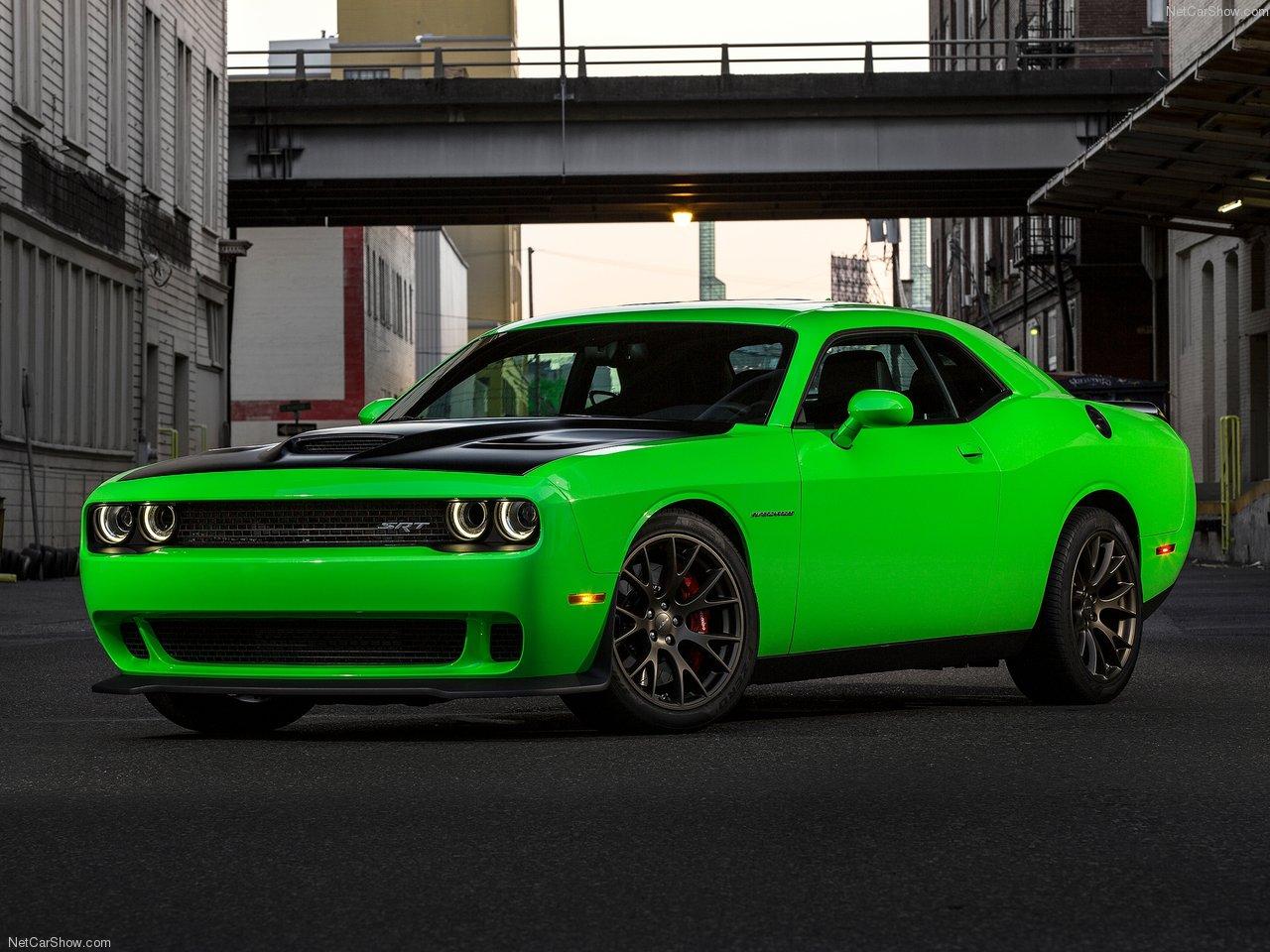 Dodge-Challenger_SRT_Hellcat_2015 front angle