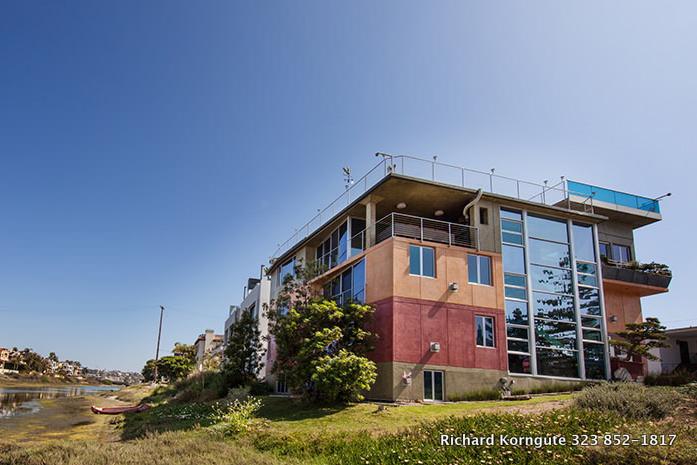 homes with their own shark tanks kodevco canal house 02 img 04 med