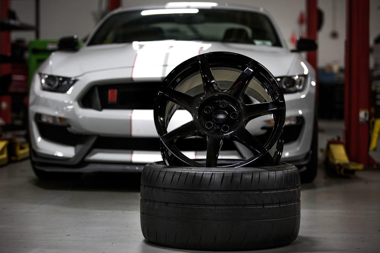 Ford Shelby GT350R Mustang wheel