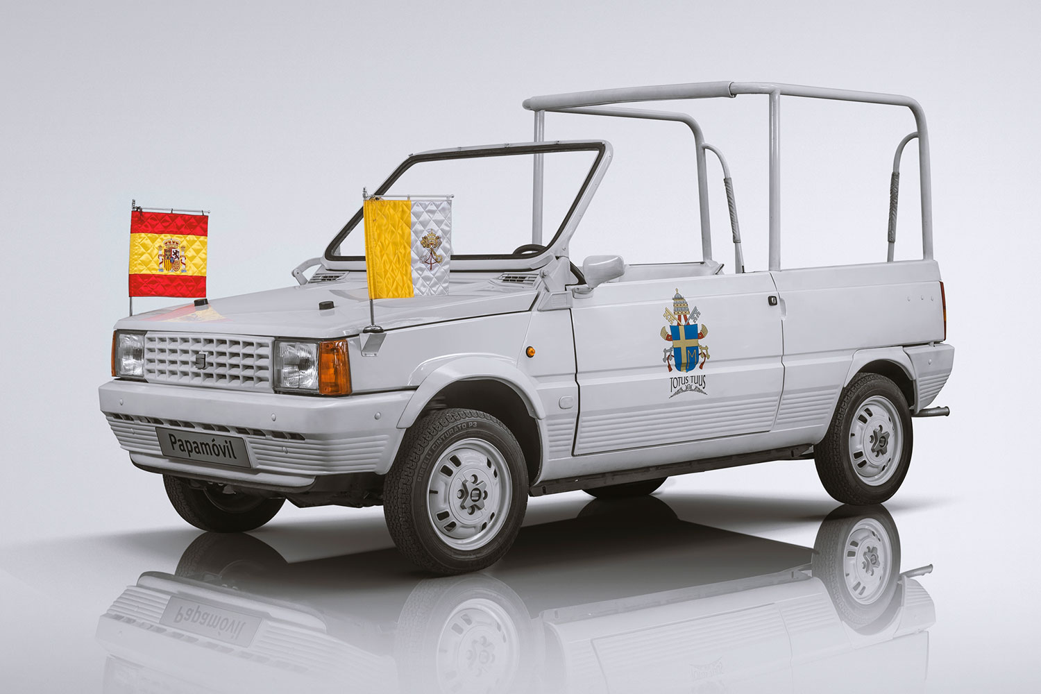 10 sweet popemobiles that will make you wish held the keys of heaven 05 34 frontal 2 seat papamovil