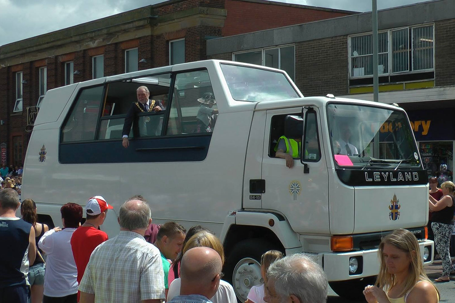 10 sweet popemobiles that will make you wish held the keys of heaven 1982 leyland popemobile 5