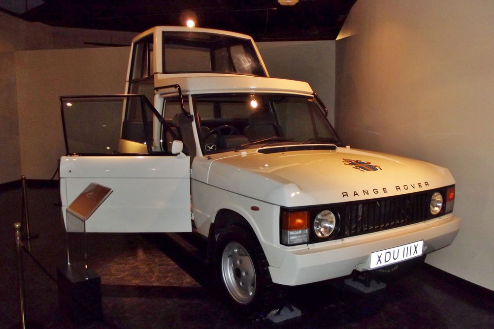 10 sweet popemobiles that will make you wish held the keys of heaven 1982 range rover popemobile 4