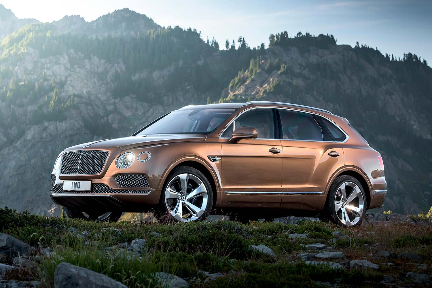 2018 bentley bentayga sport coupe news rumors specs  front three quarter static 2