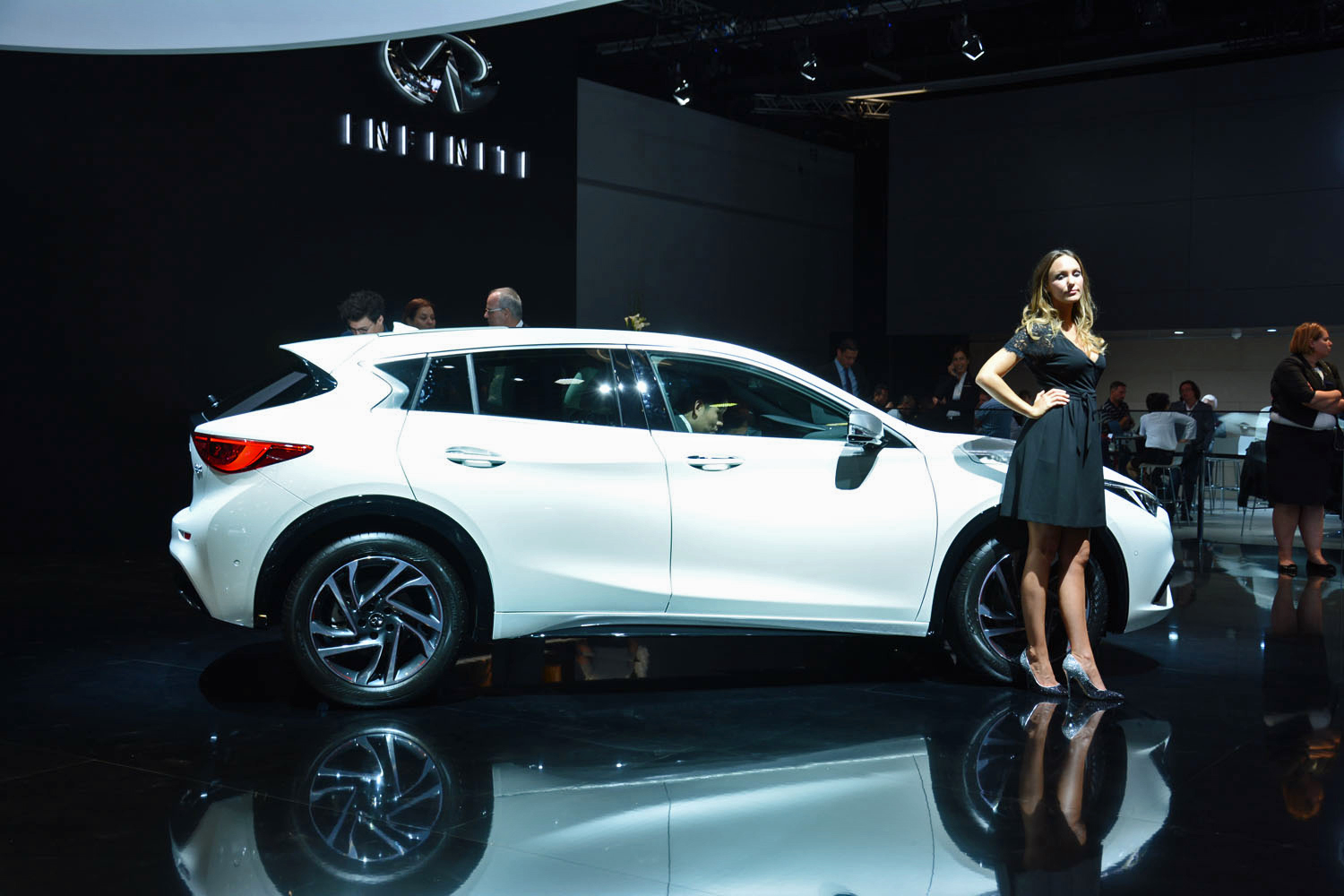 2016 infiniti q30 pictures specs performance infinitiq30frankfurt 3