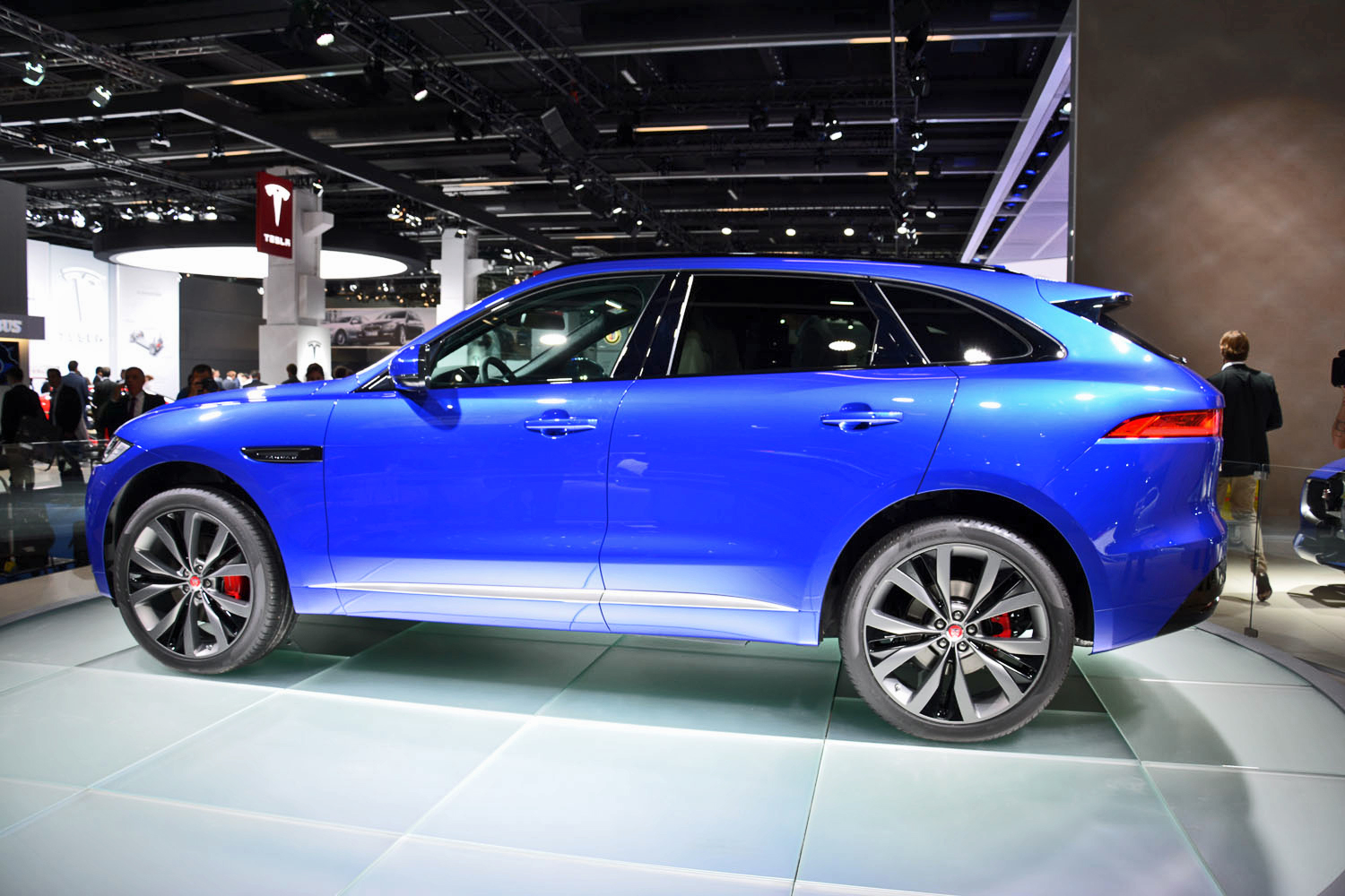 jaguar f pace global debut video pictures specs news frankfurt 5