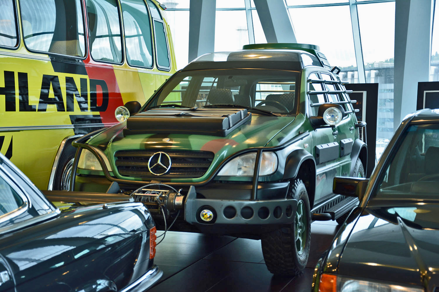 mercedes benz museum stuttgart pictures history ronan glon ml class jurassic park 1