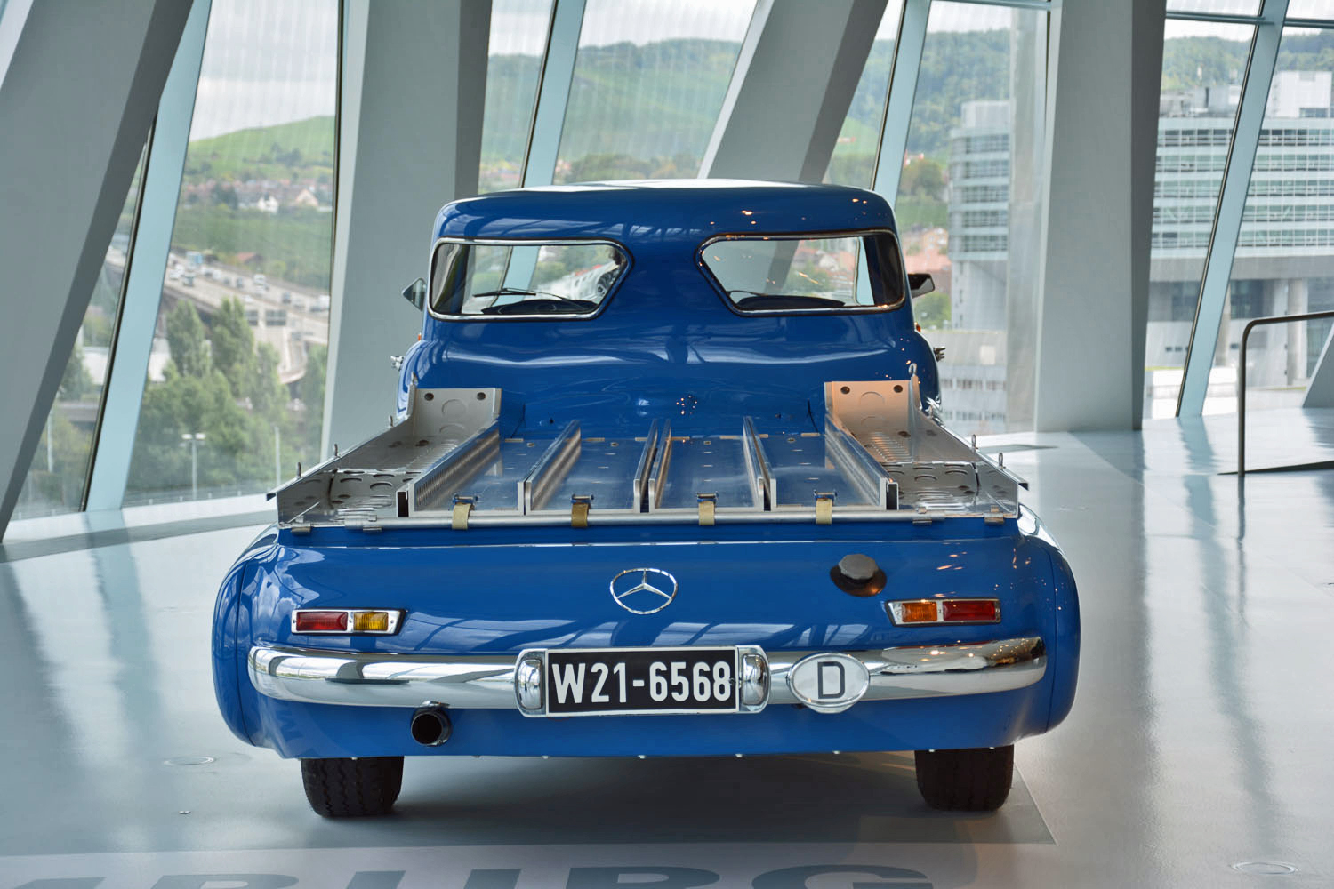 mercedes benz museum stuttgart pictures history ronan glon renntransporter 2