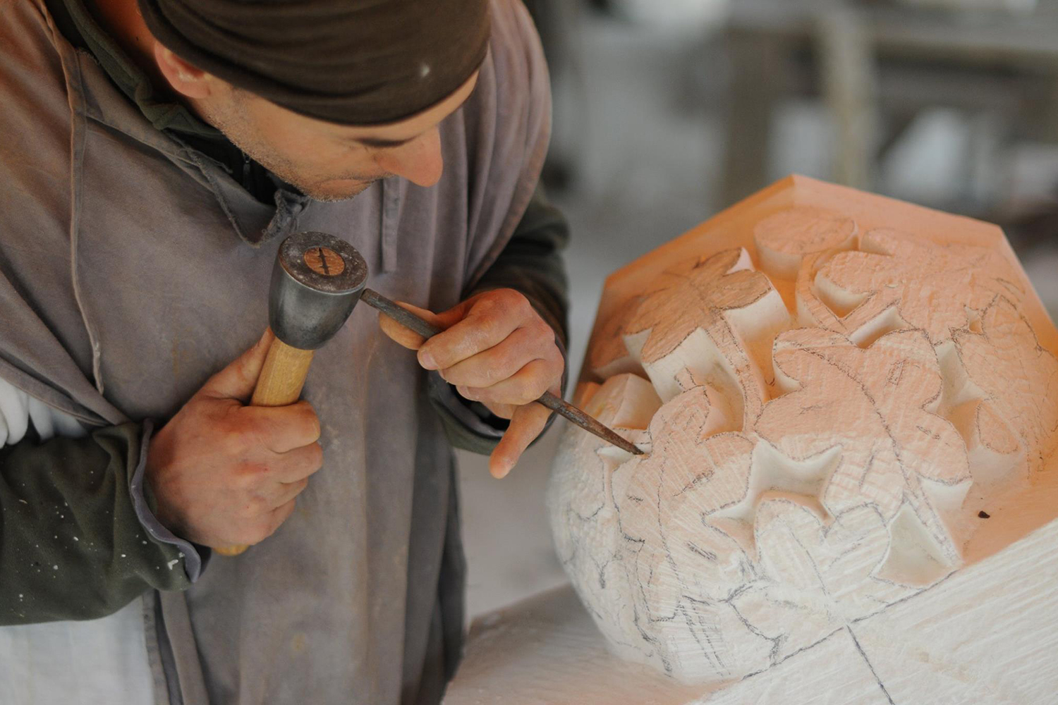 the guedelon castle is being built with 13th century techniques gu  delon 0082