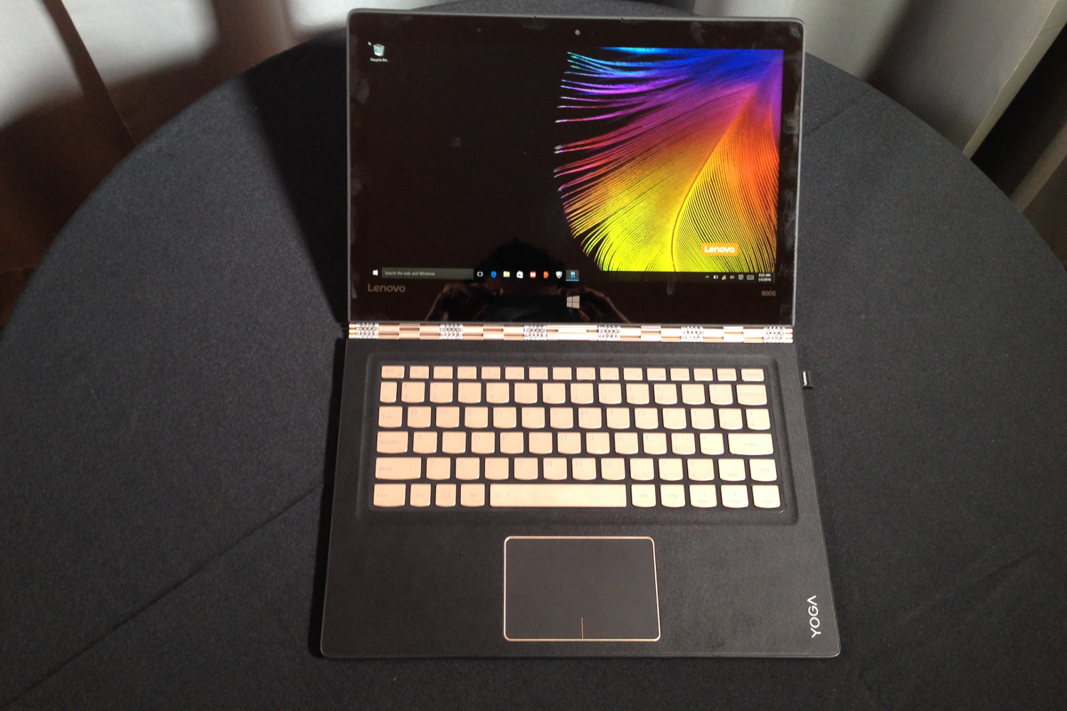 lenovo locks notebooks to windows yoga900s 1